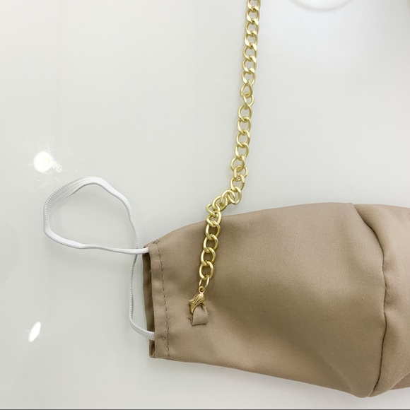 Face Mask With Chain - Picture 5 of 9